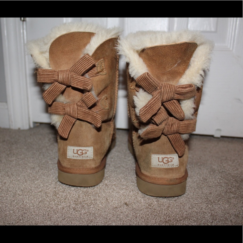 Size 9 Ugg boots STILL AVAILABLE!!MAKE OFFERS!!